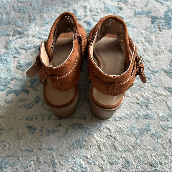 Ankle Sandals - Picture 4 of 6